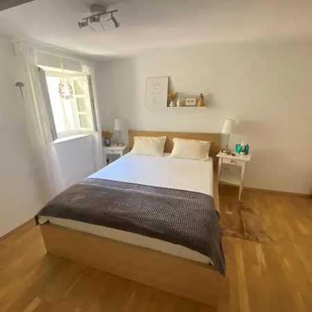 Hidden Hideaway * Kovacic